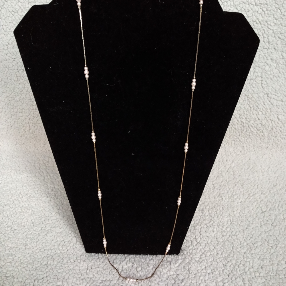 Gold necklace with faux pearls